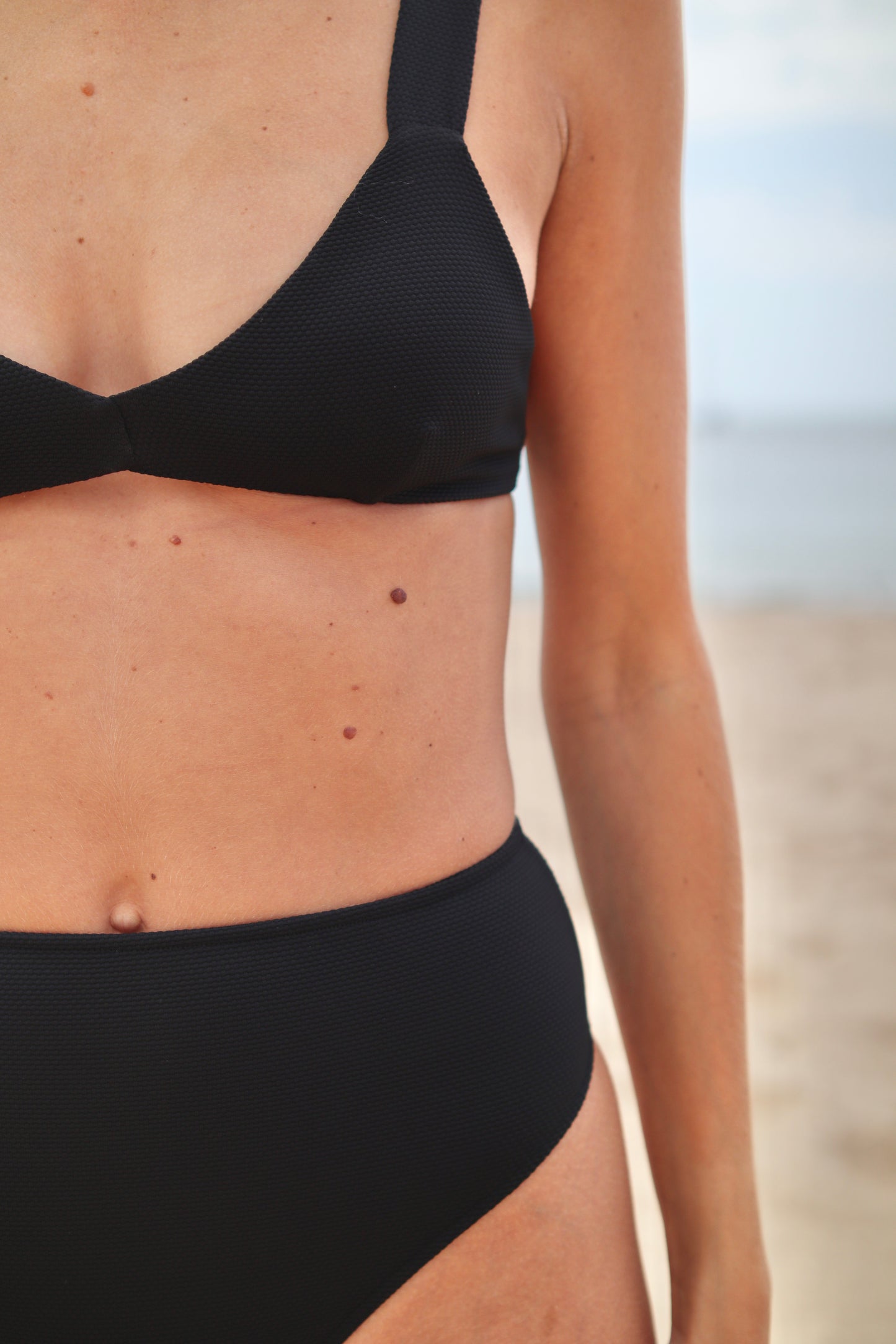 HAWAII TOP / BLACK TEXTURE